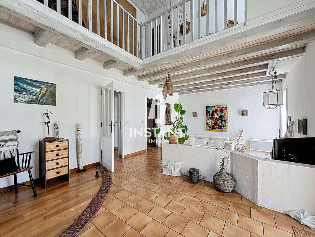 Maison à SAINTE-GENEVIEVE-DES-BOIS