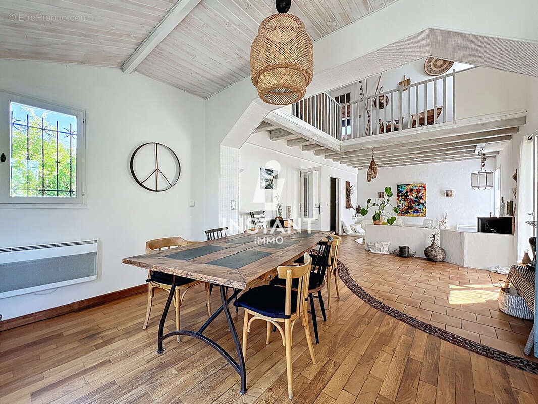 Maison à SAINTE-GENEVIEVE-DES-BOIS