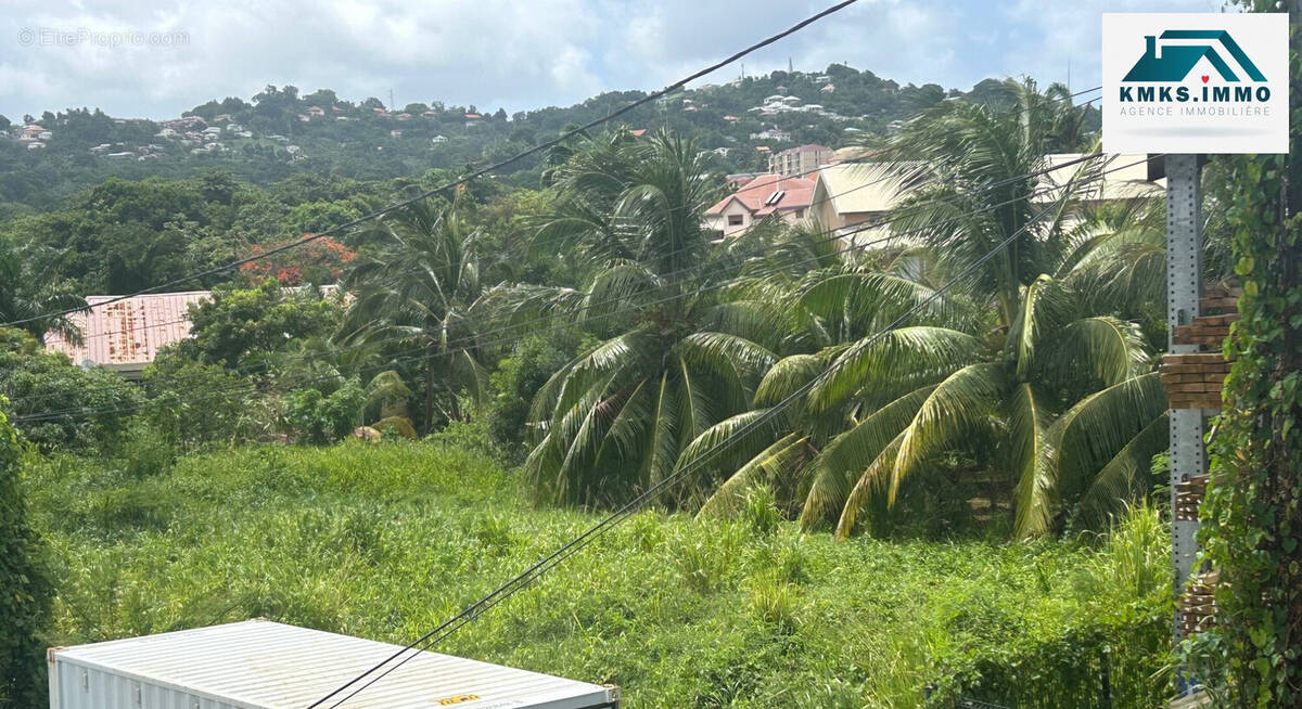 Terrain à LE ROBERT