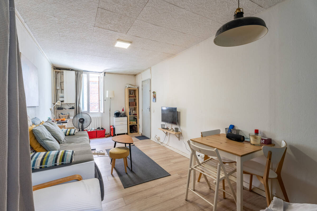 Appartement à MARSEILLE-5E