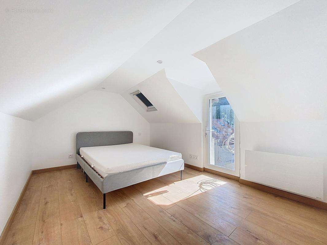 Maison à VOISINS-LE-BRETONNEUX