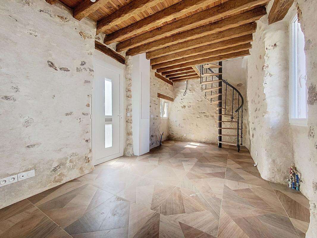 Maison à VOISINS-LE-BRETONNEUX