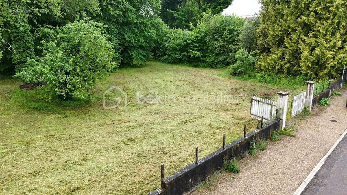 Terrain à LONGCHAMP