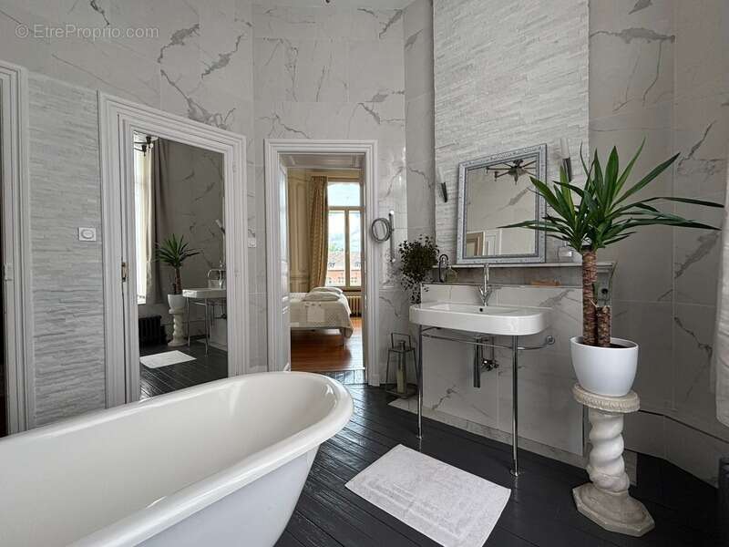 Maison à SOLRE-LE-CHATEAU