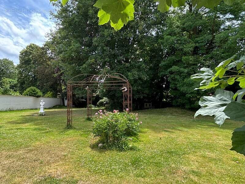 Maison à SOLRE-LE-CHATEAU