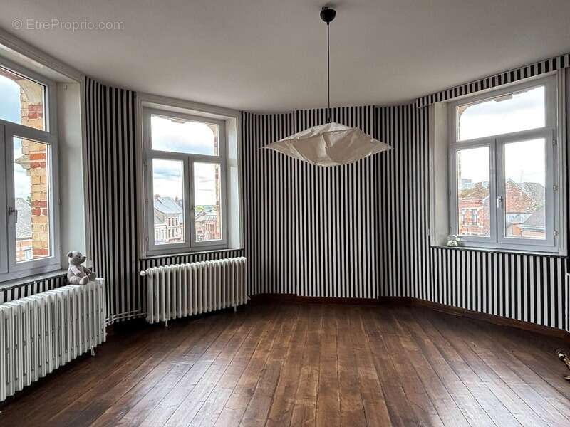 Maison à SOLRE-LE-CHATEAU