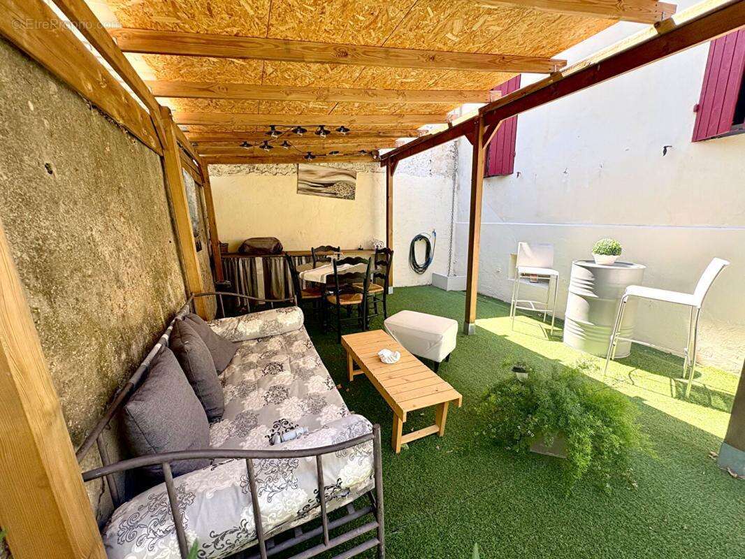 Maison à SAINT-CHAMAS