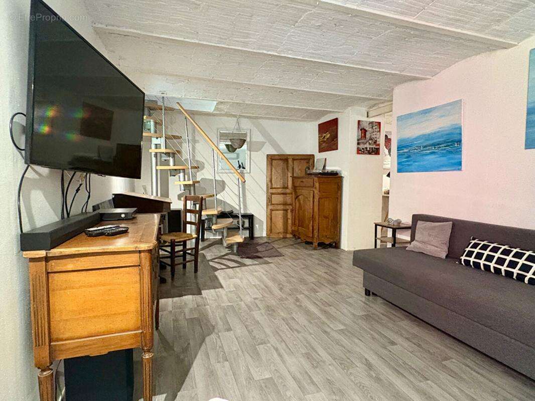 Maison à SAINT-CHAMAS