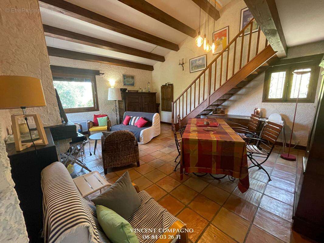 Maison à ESPARRON-DE-VERDON