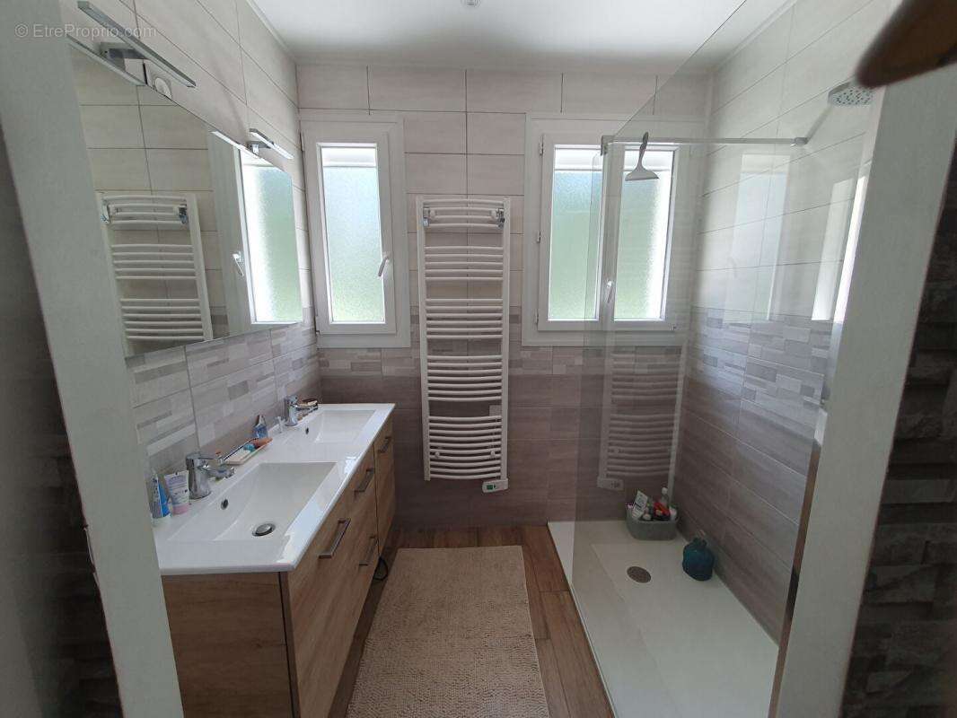 Maison à TERRASSON-LAVILLEDIEU