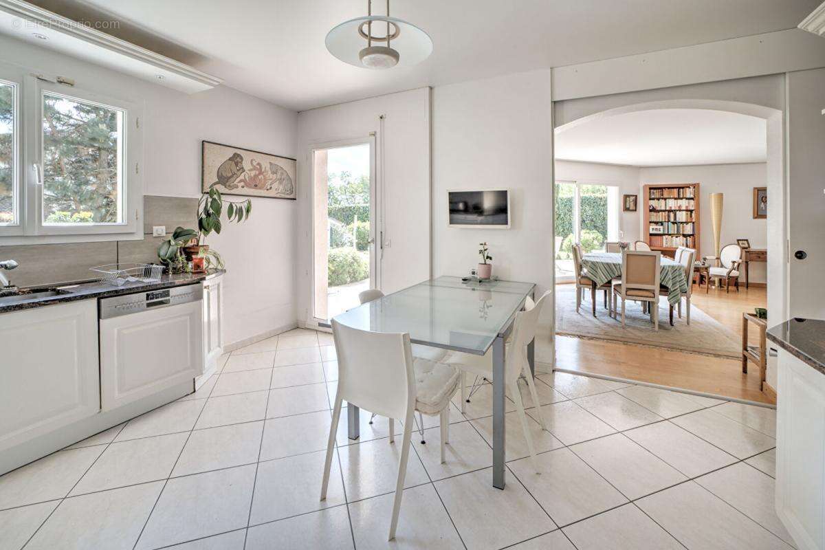 Maison à PREVESSIN-MOENS