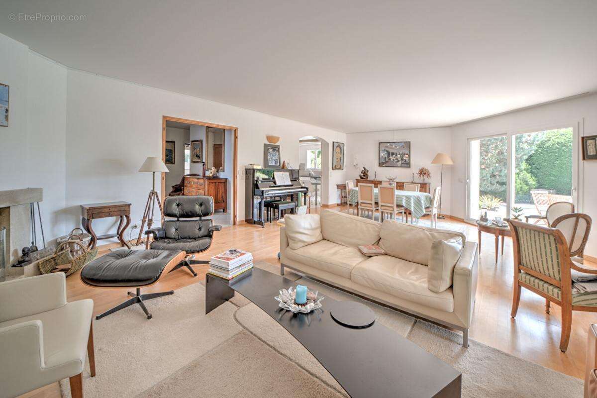 Maison à PREVESSIN-MOENS