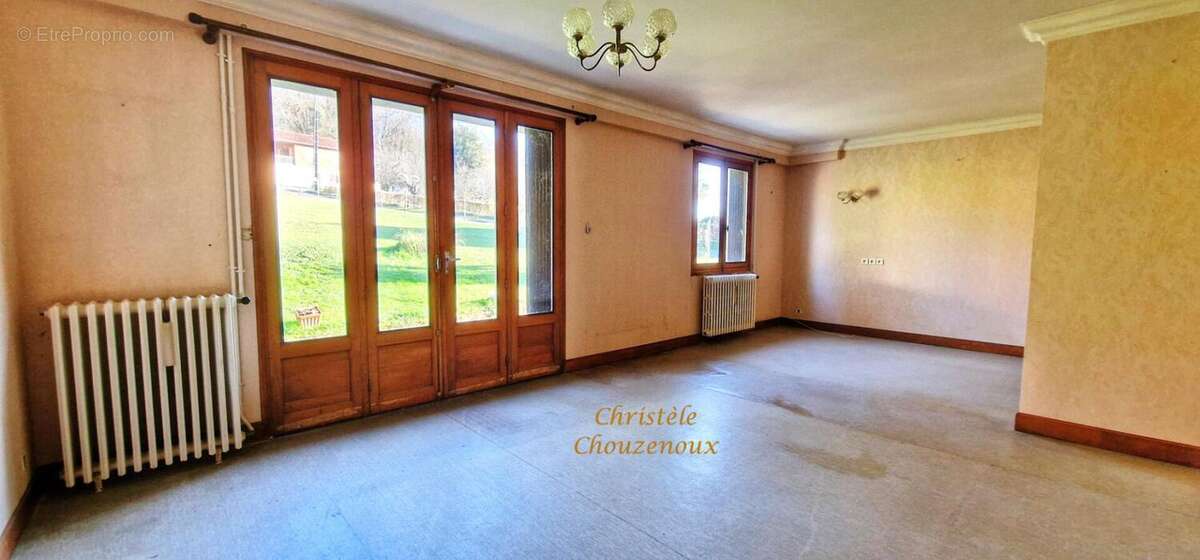 Maison à TERRASSON-LAVILLEDIEU