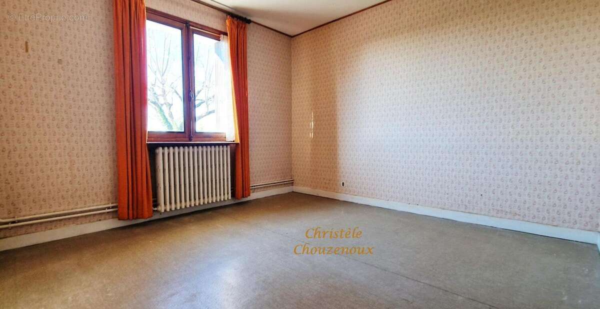 Maison à TERRASSON-LAVILLEDIEU