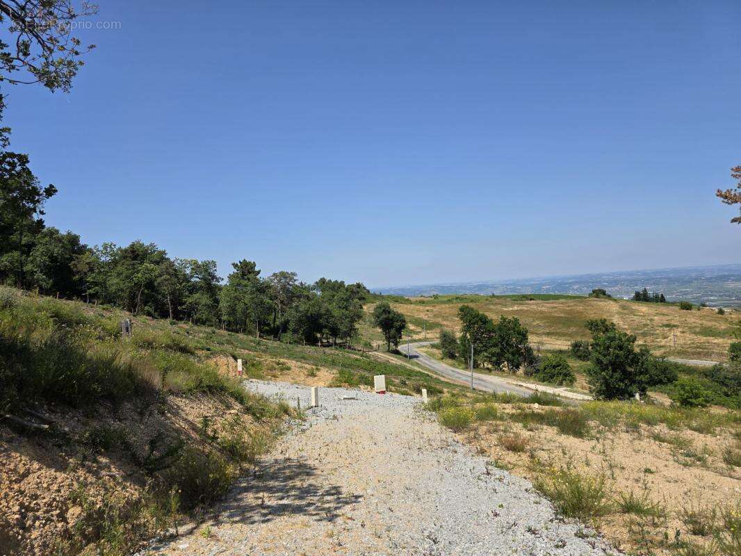 Terrain à SAINT-ROMAIN-DE-LERPS