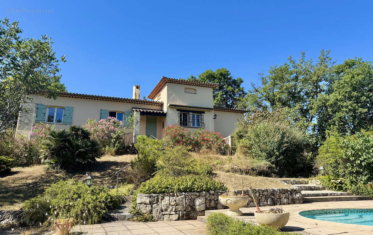 Maison à SAINT-CEZAIRE-SUR-SIAGNE