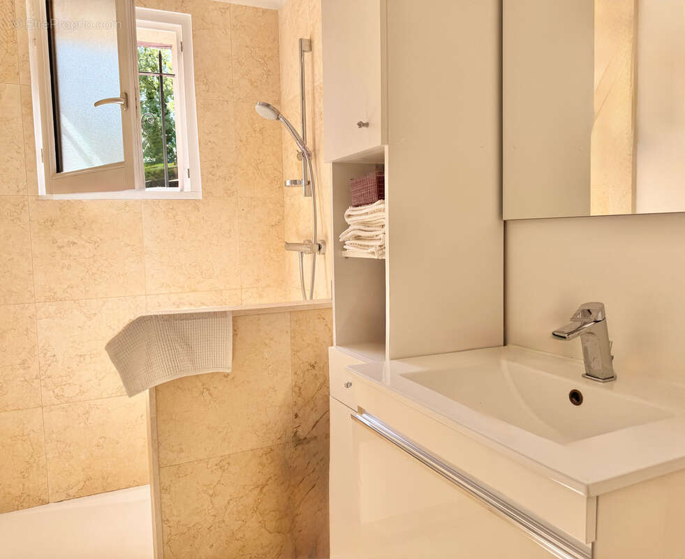 Maison à SAINT-CEZAIRE-SUR-SIAGNE