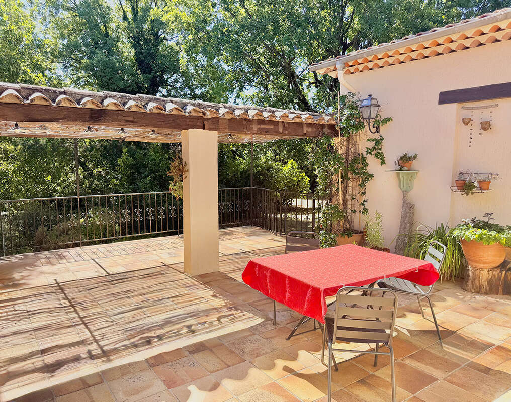 Maison à SAINT-CEZAIRE-SUR-SIAGNE