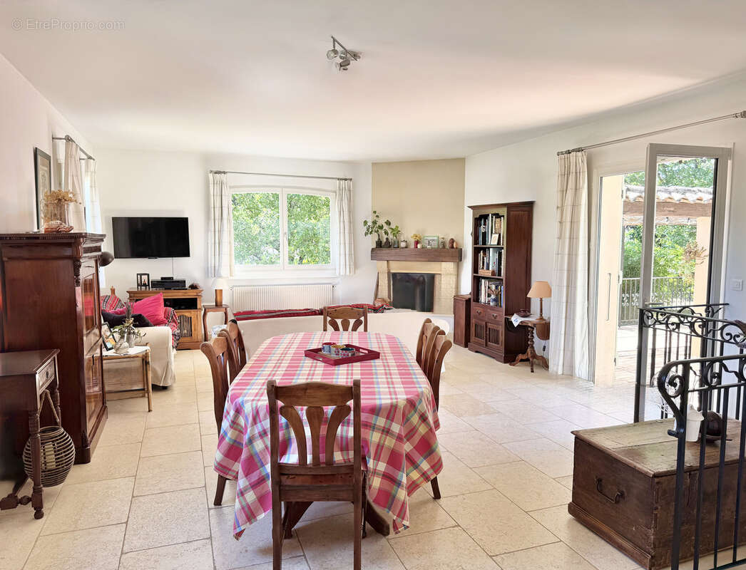 Maison à SAINT-CEZAIRE-SUR-SIAGNE