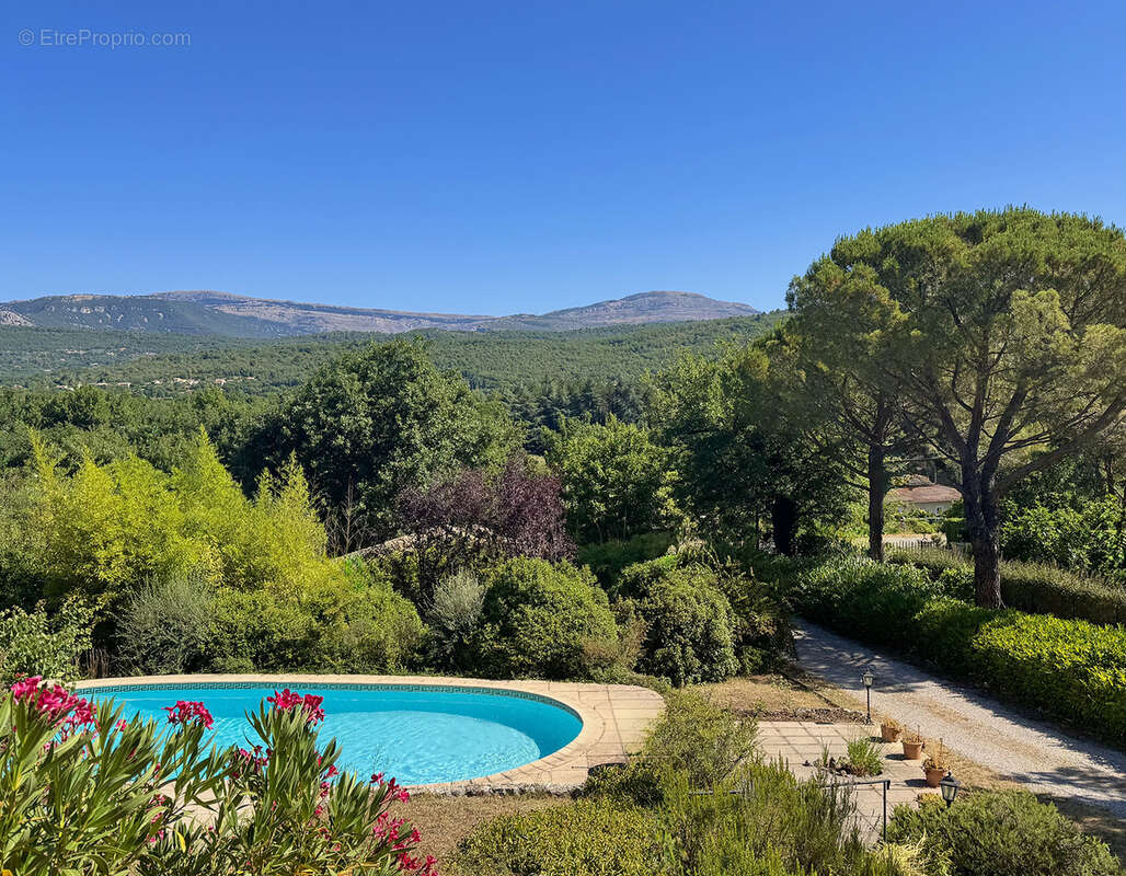 Maison à SAINT-CEZAIRE-SUR-SIAGNE