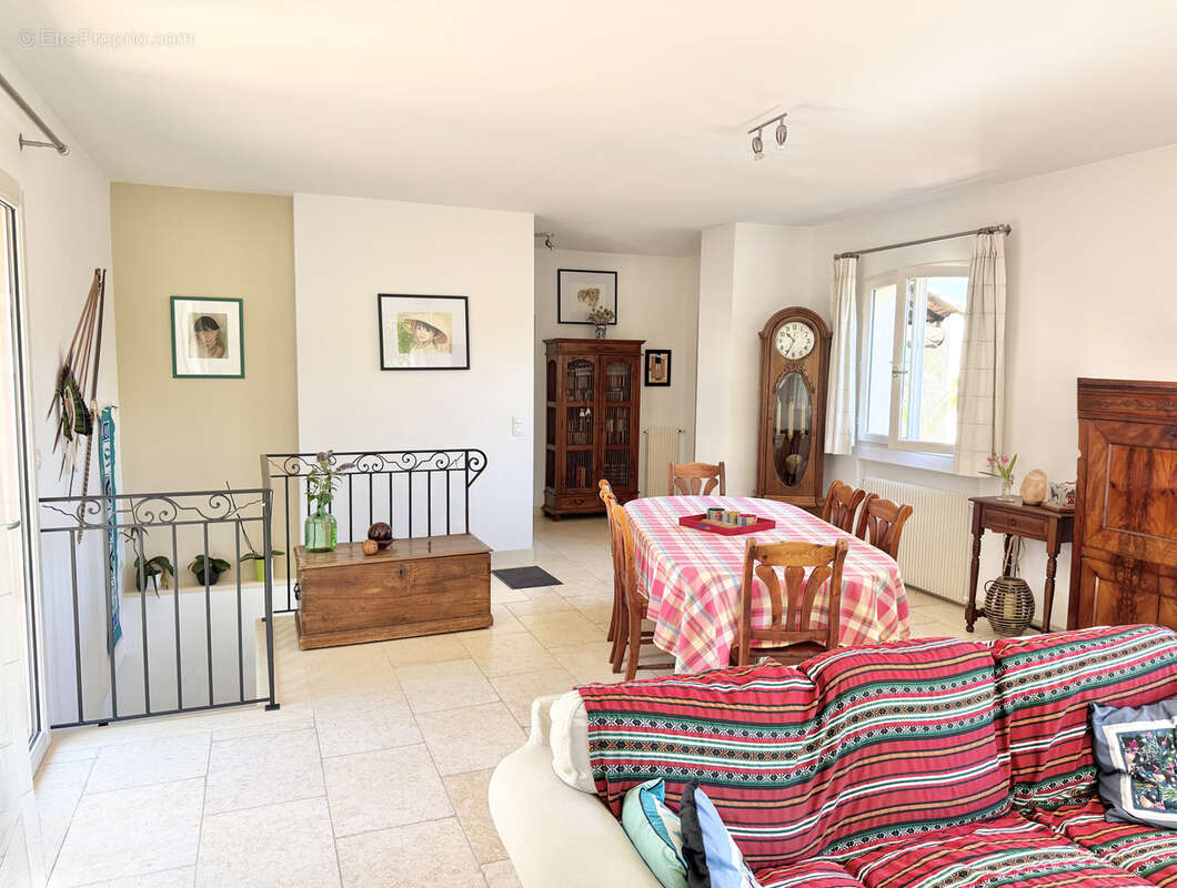 Maison à SAINT-CEZAIRE-SUR-SIAGNE