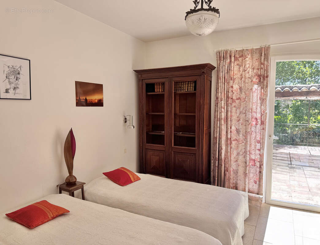 Maison à SAINT-CEZAIRE-SUR-SIAGNE