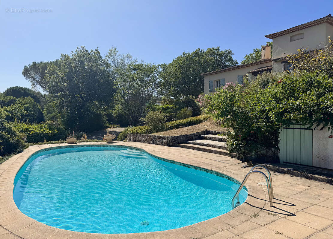 Maison à SAINT-CEZAIRE-SUR-SIAGNE