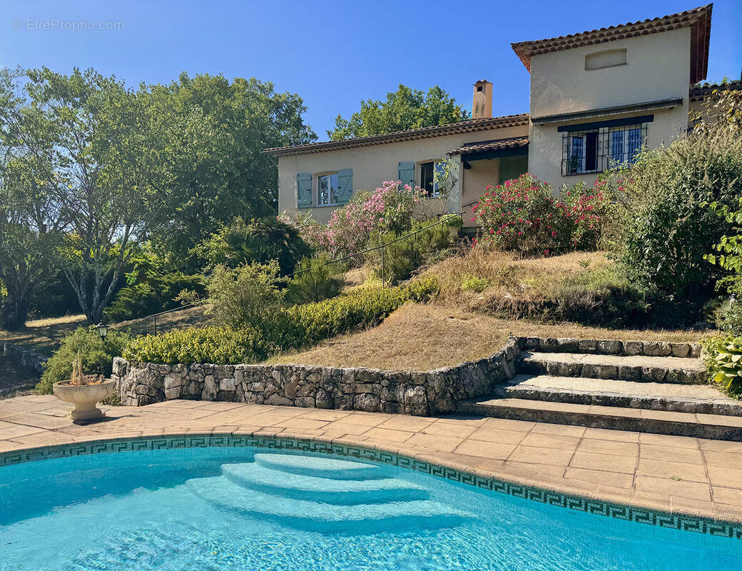 Maison à SAINT-CEZAIRE-SUR-SIAGNE