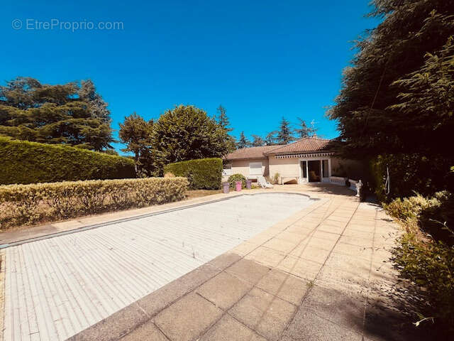 Maison à GREZIEU-LA-VARENNE