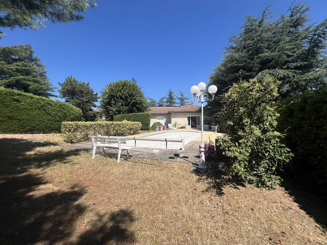 Maison à GREZIEU-LA-VARENNE