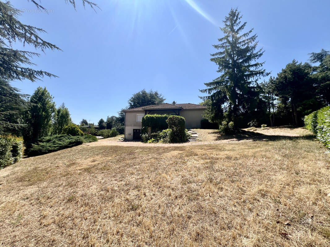 Maison à GREZIEU-LA-VARENNE