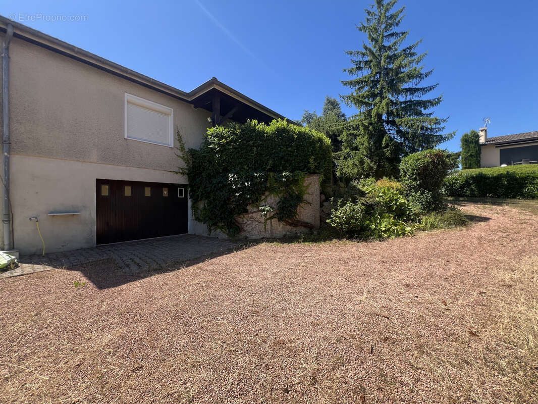 Maison à GREZIEU-LA-VARENNE