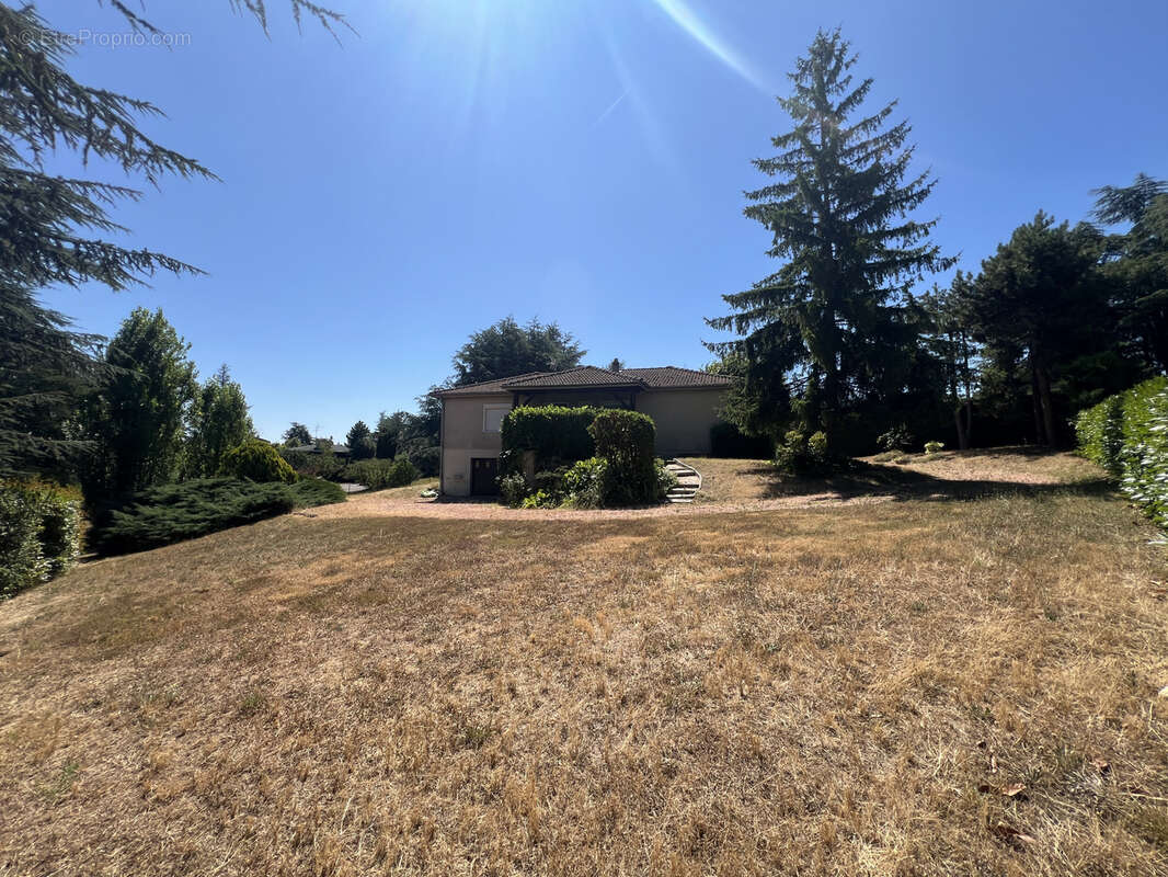 Maison à GREZIEU-LA-VARENNE