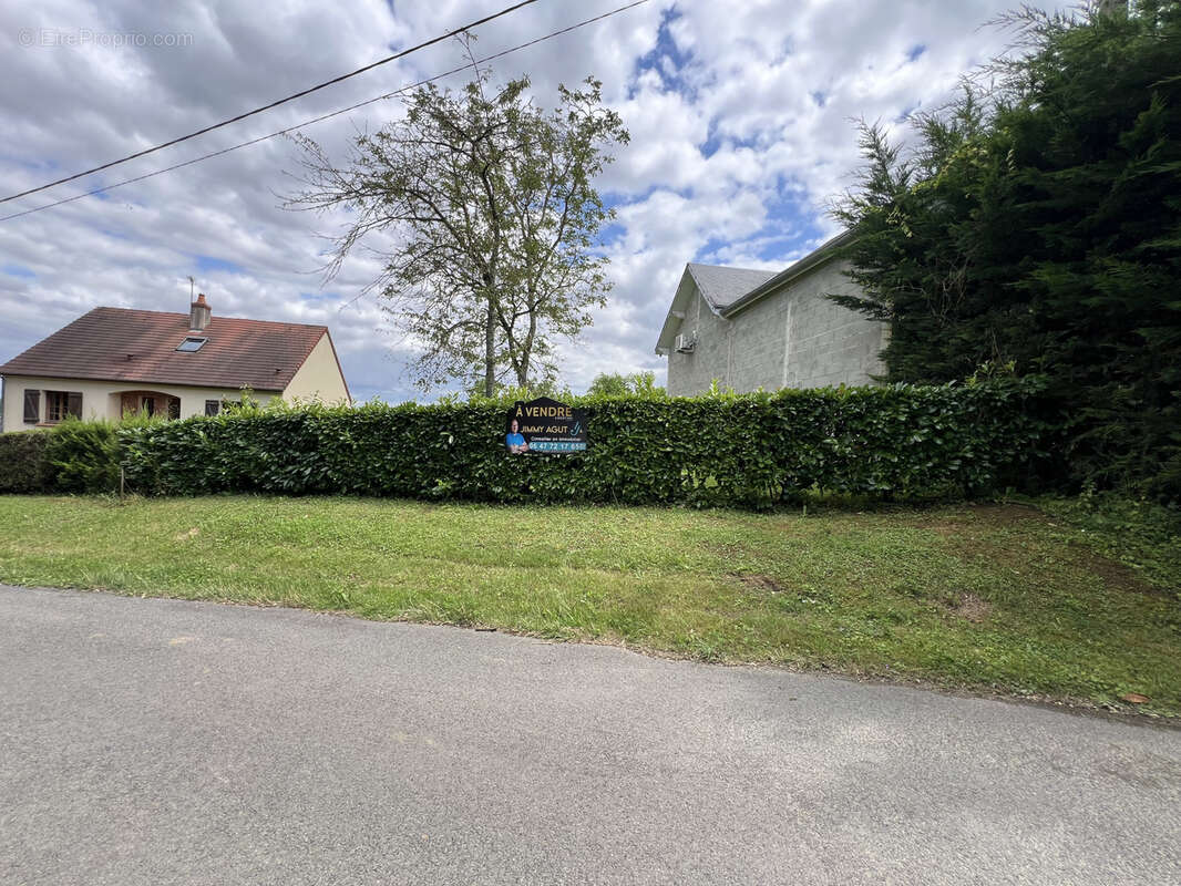 Terrain à SAINT-SATUR