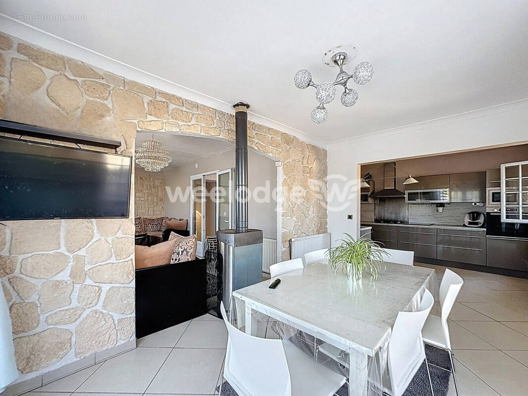 Maison à CHANTELOUP-LES-VIGNES