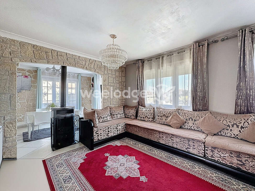 Maison à CHANTELOUP-LES-VIGNES