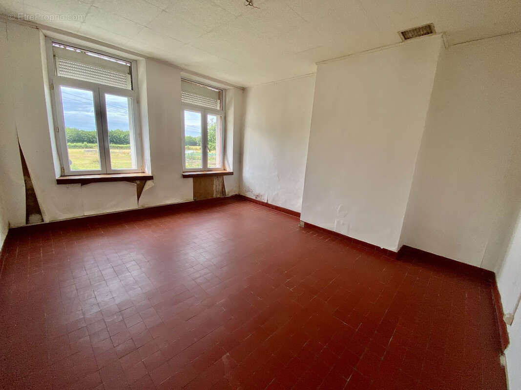 Maison à AVESNES-SUR-HELPE