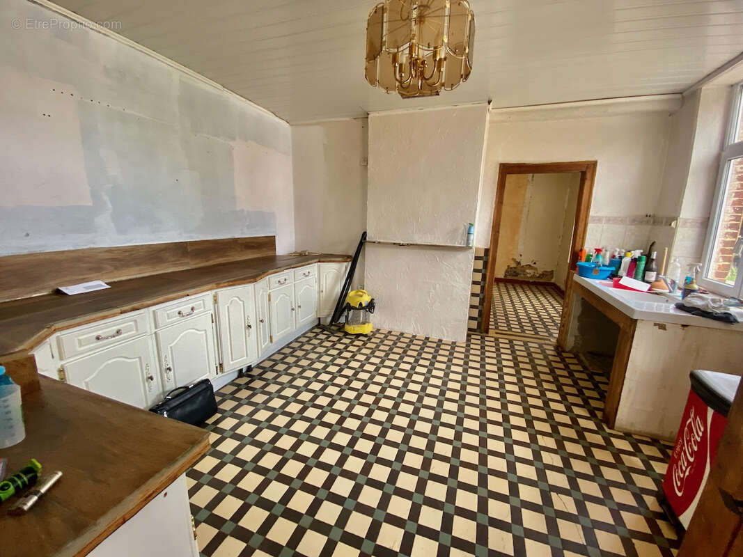 Maison à AVESNES-SUR-HELPE