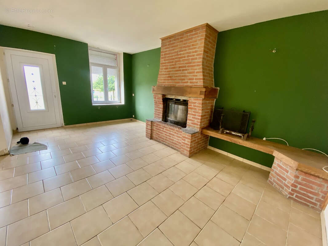 Maison à AVESNES-SUR-HELPE