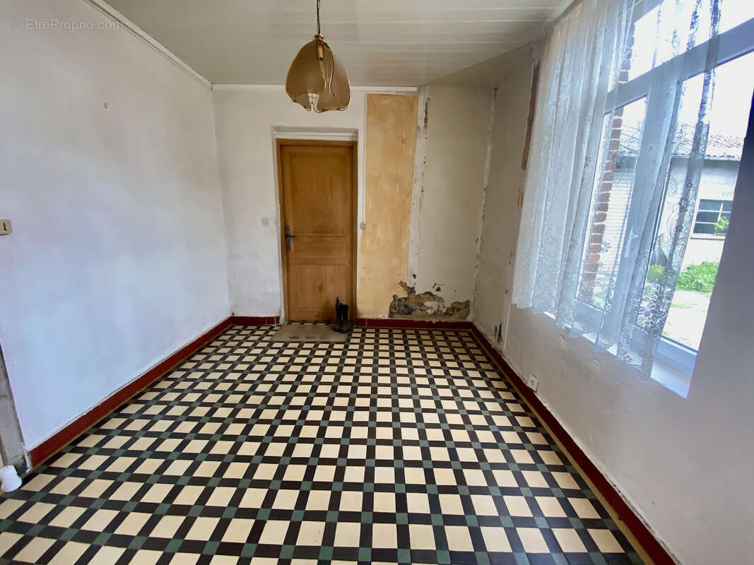 Maison à AVESNES-SUR-HELPE