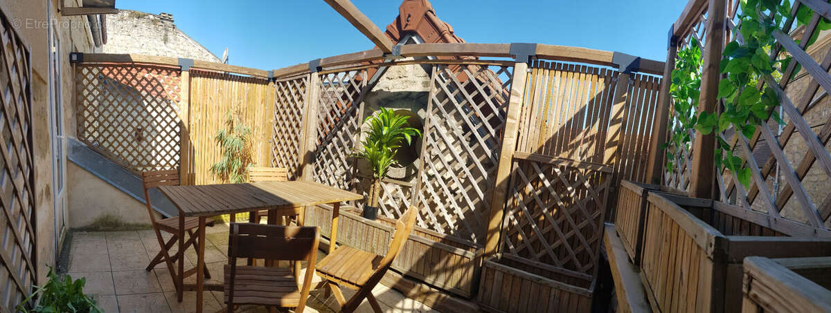 Maison à MAURECOURT