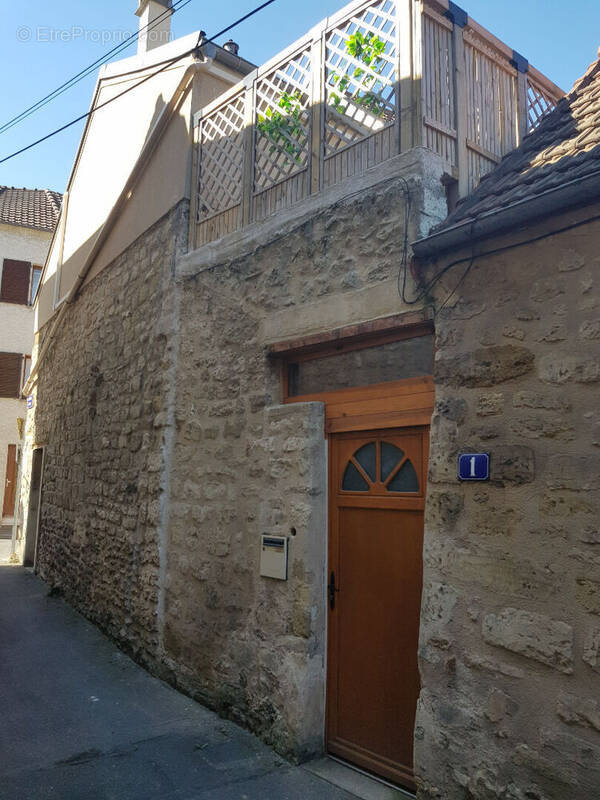 Maison à MAURECOURT