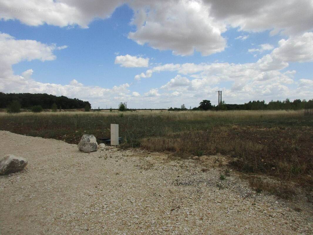 Terrain à SAINTE-SOLANGE