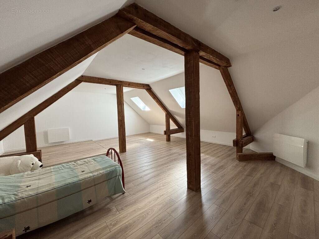 Maison à CREUZIER-LE-VIEUX