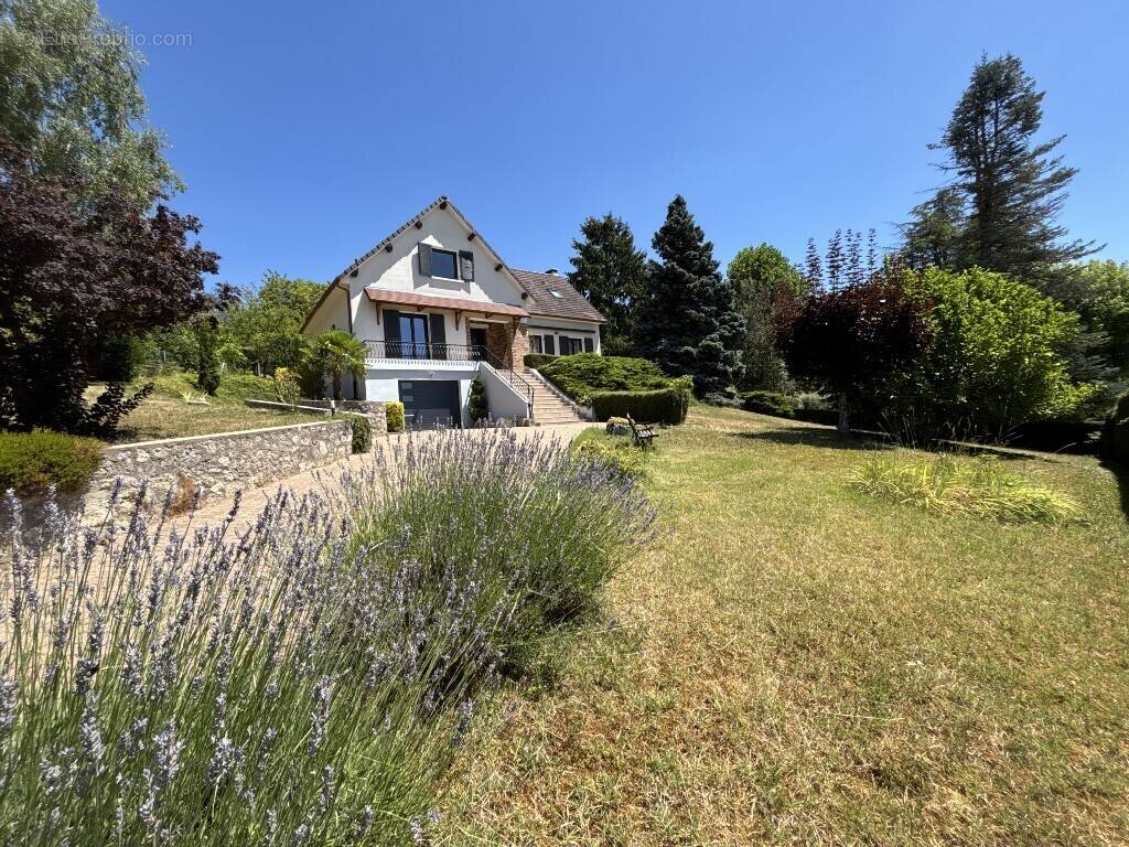 Maison à CREUZIER-LE-VIEUX