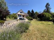 Maison à CREUZIER-LE-VIEUX