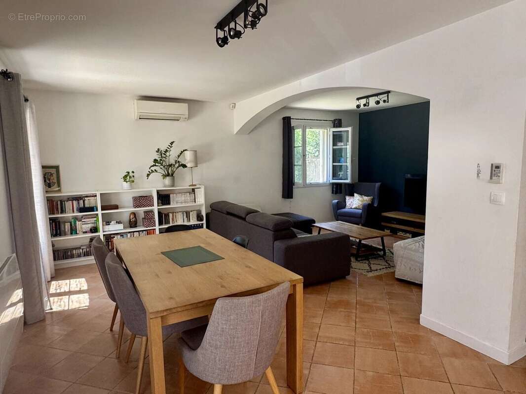 Maison à PELISSANNE