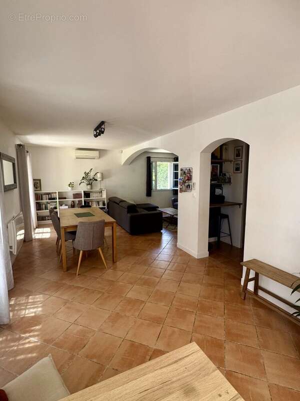 Maison à PELISSANNE