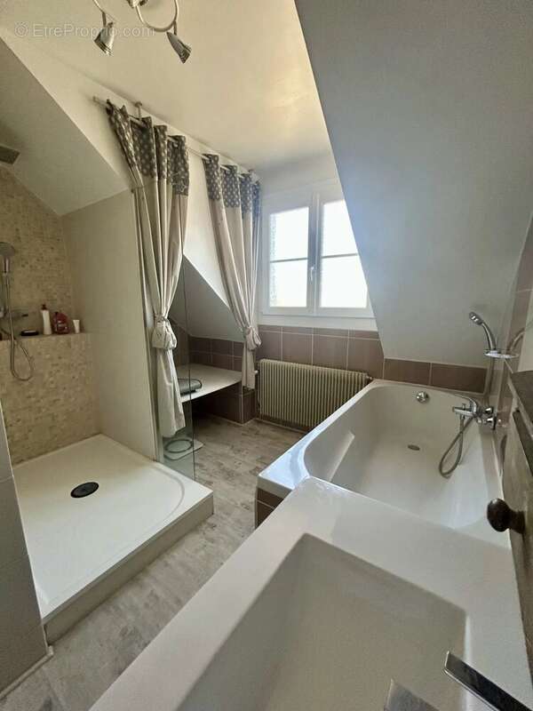 Maison à ROZIERES-EN-BEAUCE