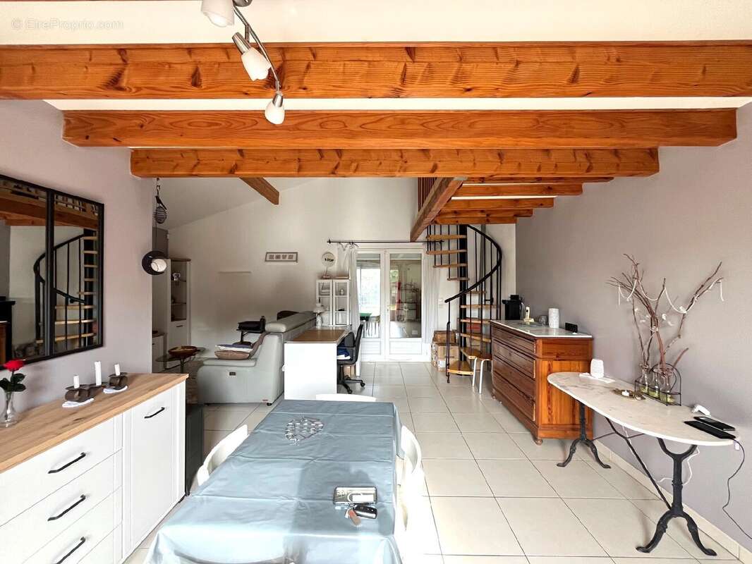 Maison à LA SALVETAT-SAINT-GILLES